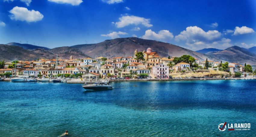 Découvrez les voyages en Méditerranée : des destinations exotiques aux plages paradisiaques, en passant par l'histoire, la gastronomie et la détente sous le soleil méditerranéen.