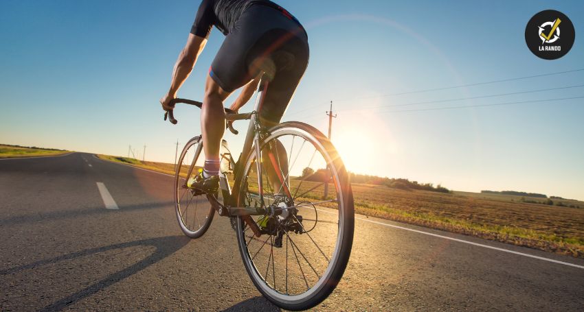 Les vélos de route haut de gamme : quelles caractéristiques rechercher ?