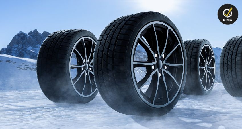 Voyager en voiture toute l'année : quels pneus choisir ?