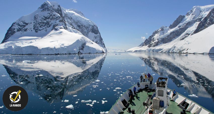 À la découverte de l'Antarctique : Croisières et expéditions glaciaires