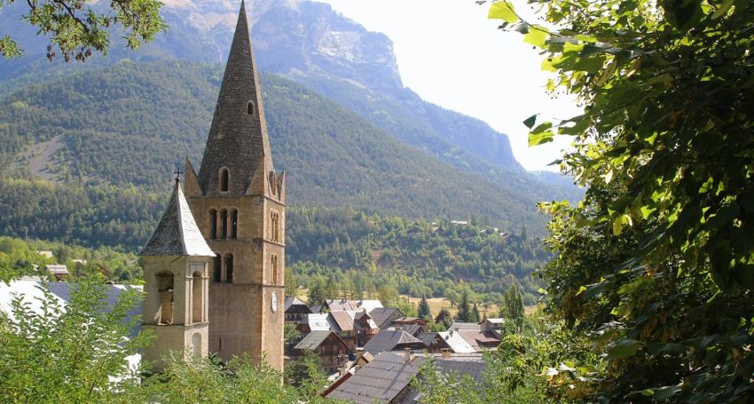 6 beaux villages des Alpes pour faire de la randonnée en été