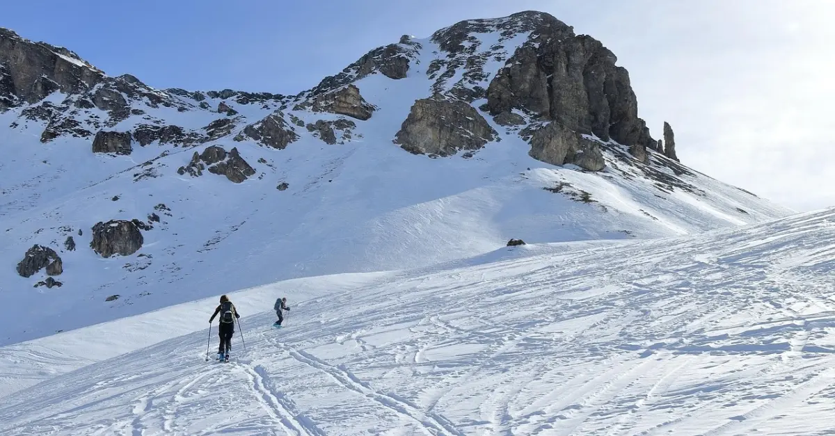 Top 6 Massifs français où combiner ski de randonnée et domaine alpin
